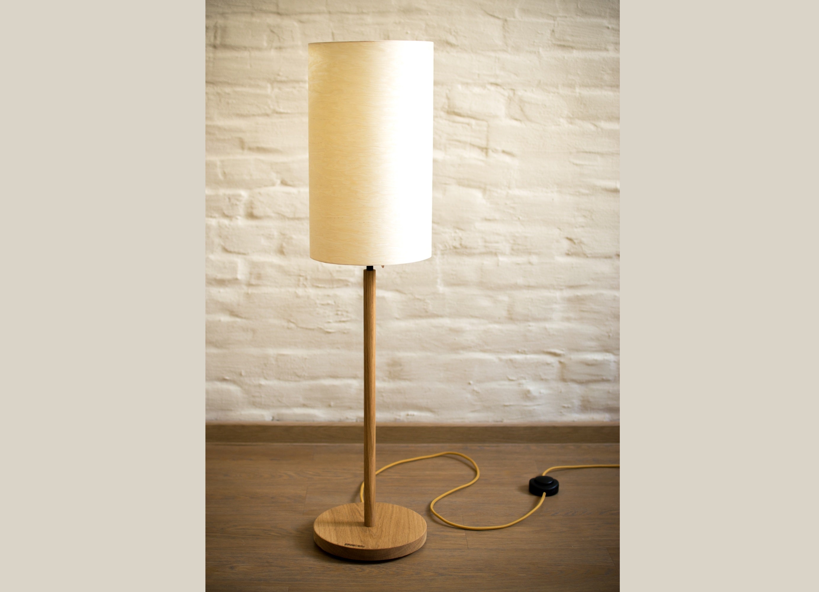 Stehlampe Furnier Zylinder retro – weiß
