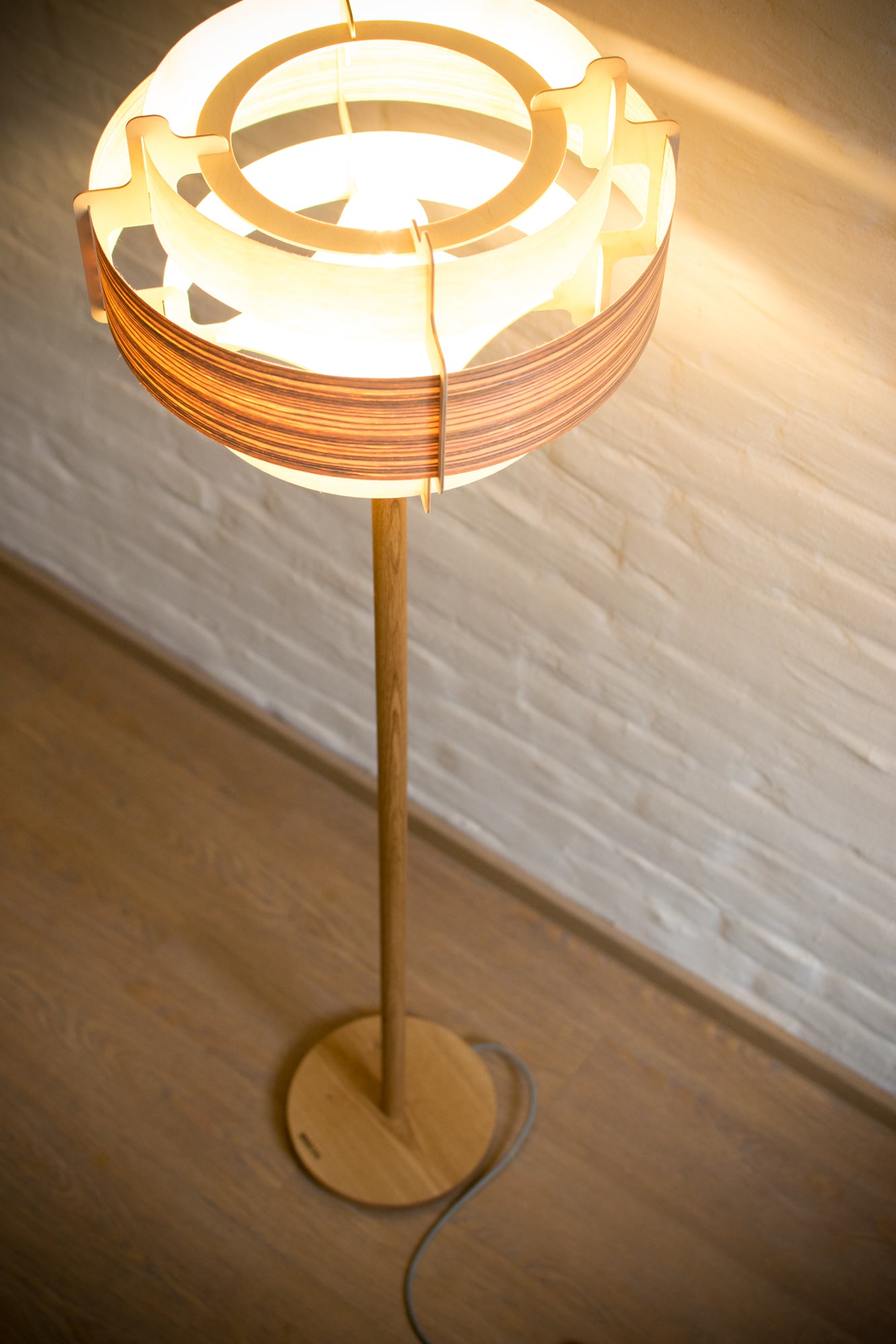 Stehlampe Zylinder – braun/weiß